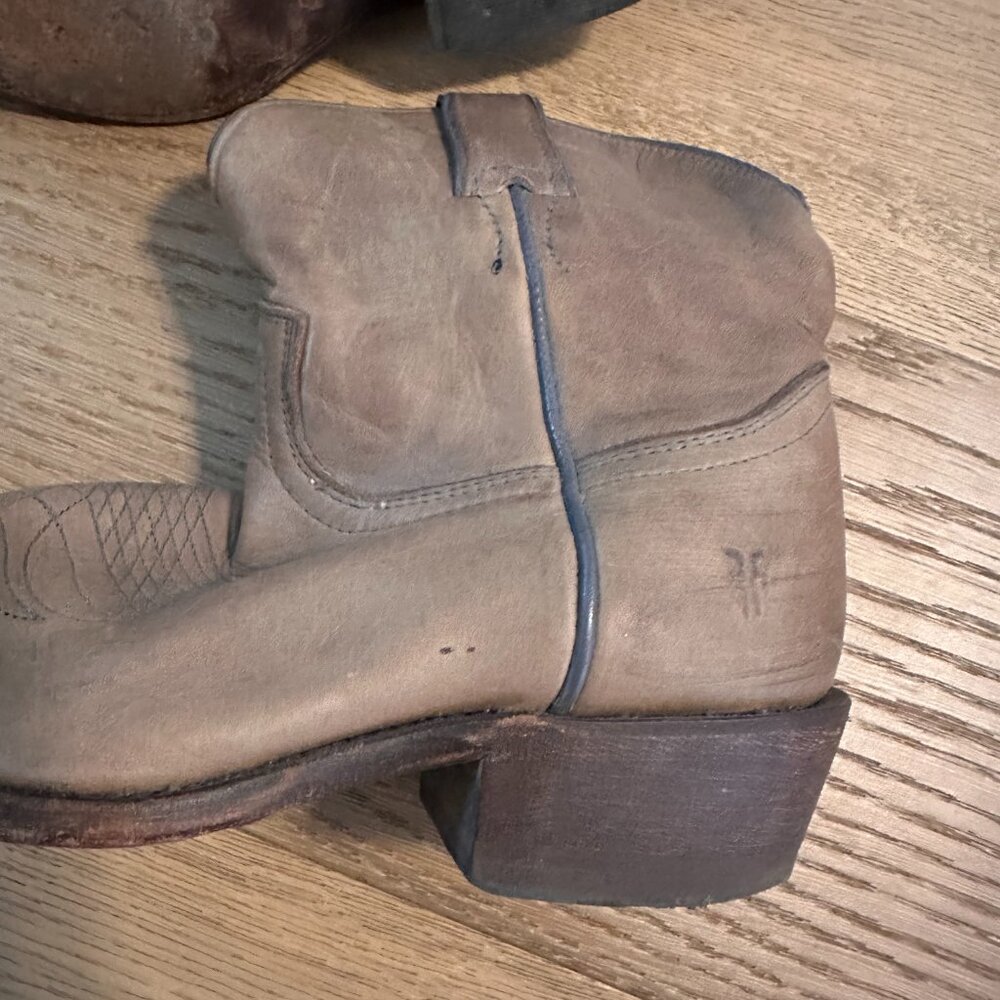 Frye short leather western booties in taupe/grey - Picture 7 of 11